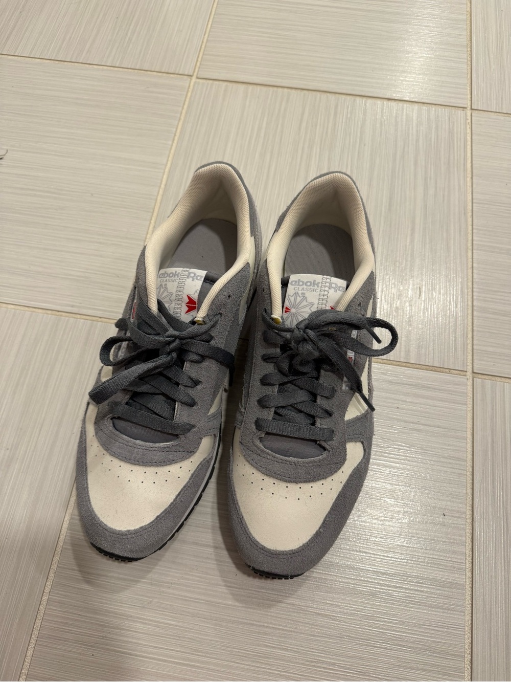 Reebok Men's Gray and White Classic Low-Top Sneakers